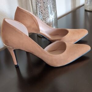 Elegant Tan Suede Heels with Stiletto Design